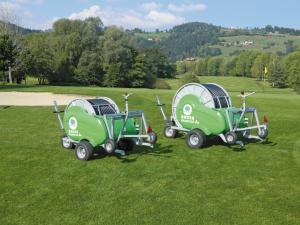 
	
		
			RAINSTAR A - L'expert polyvalent
		
			Manipulation facile, rendement optimal et technologie innovatrice: le nouvel enrouleur BAUER est le choix qui s'impose pour l'irrigation de: 
		
			
				Terrains de sport
			
				Parcs
			
				Ecoles
			
				Terrains de golf
			
				Exploitations horticoles
			
				Cimeti&egrave;res
		
		
			Fiche technique Rainstar A
	


	&nbsp;
